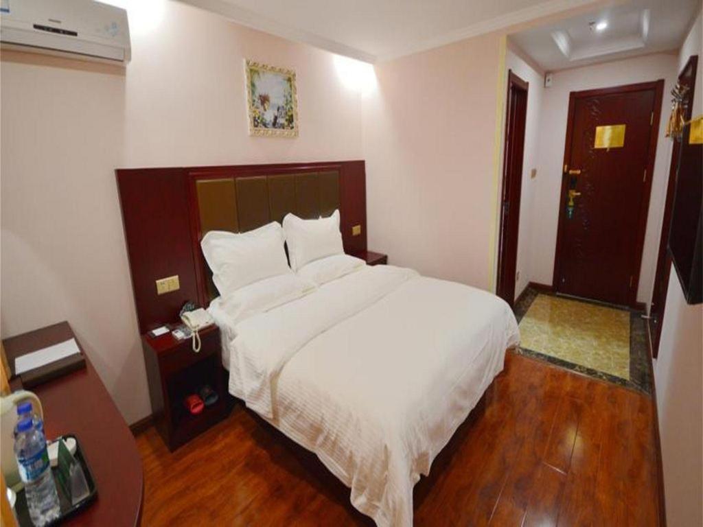 Greentree Inn Bole Wanxianghui Express Hotel Экстерьер фото
