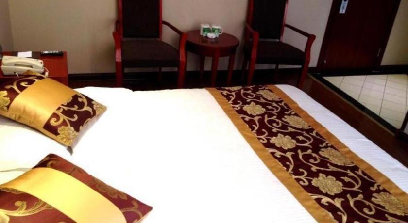 Greentree Inn Bole Wanxianghui Express Hotel Экстерьер фото